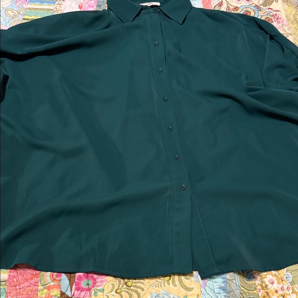 Entro women’s oversized‎ button down. - Picture 2 of 4